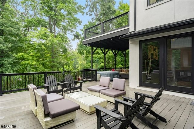 25 Oakwood Dr, New Providence Boro, NJ 07974