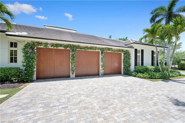2250 Crayton RD, Naples, FL 34103