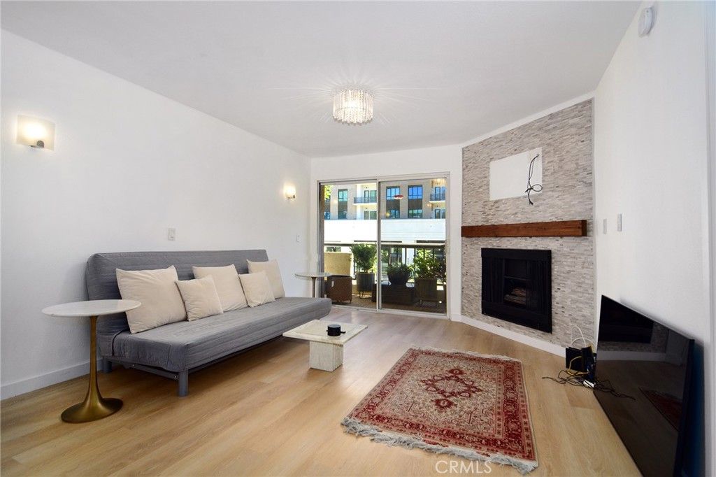 21400 Burbank Boulevard 202, Woodland Hills, CA 91367 — photo 4