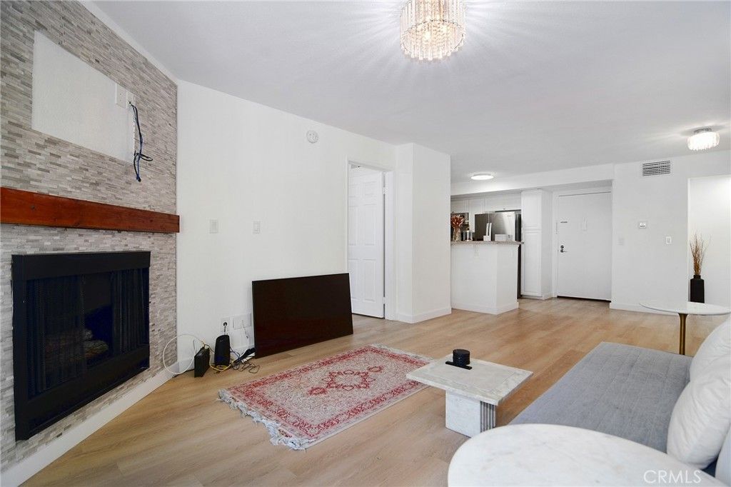21400 Burbank Boulevard 202, Woodland Hills, CA 91367 — photo 5
