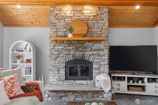 6317 Crescent Beach Road NW, Vaughn, WA 98394