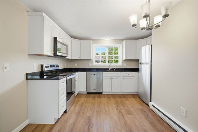 15 Maple Crest Cir D, Holyoke, MA 01040