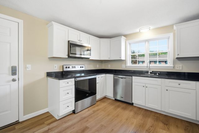 15 Maple Crest Cir D, Holyoke, MA 01040