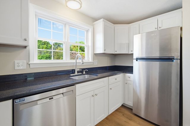 15 Maple Crest Cir D, Holyoke, MA 01040