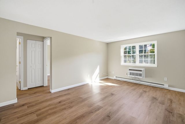 15 Maple Crest Cir D, Holyoke, MA 01040