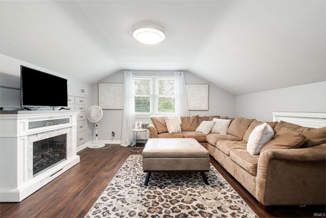 1866 Greenleaf Boulevard, Elkhart, IN 46514