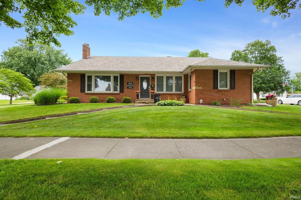 1866 Greenleaf Boulevard, Elkhart, IN 46514