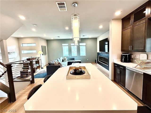 8044 Carpenter Creek Avenue, Las Vegas, NV 89113