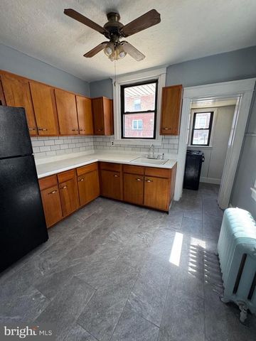 2927 S DEWEY ST, Philadelphia, PA 19142
