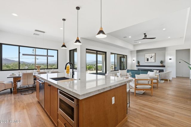 1636 W DONATELLO Drive, Phoenix, AZ 85086