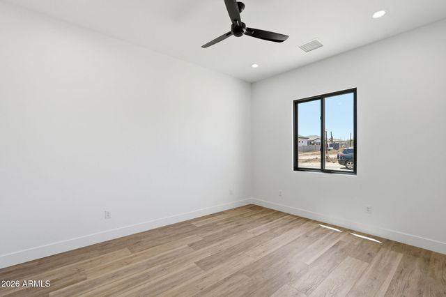 1636 W DONATELLO Drive, Phoenix, AZ 85086