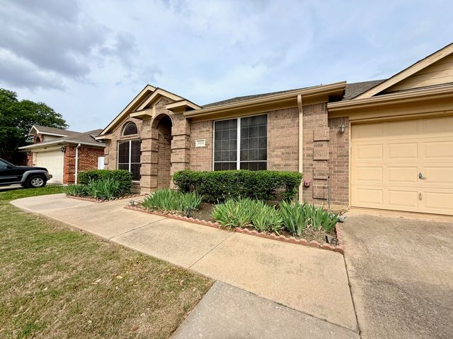 8166 Berkshire Drive, Fort Worth, TX 76137