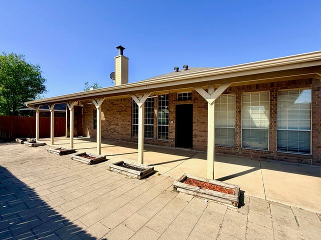 8166 Berkshire Drive, Fort Worth, TX 76137