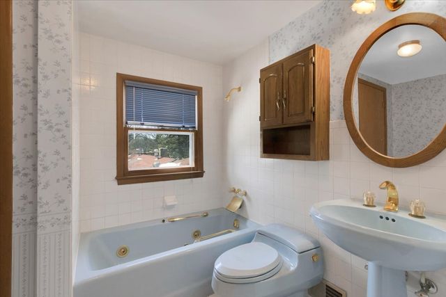 306 W Madison Street, Belvidere, IL 61008