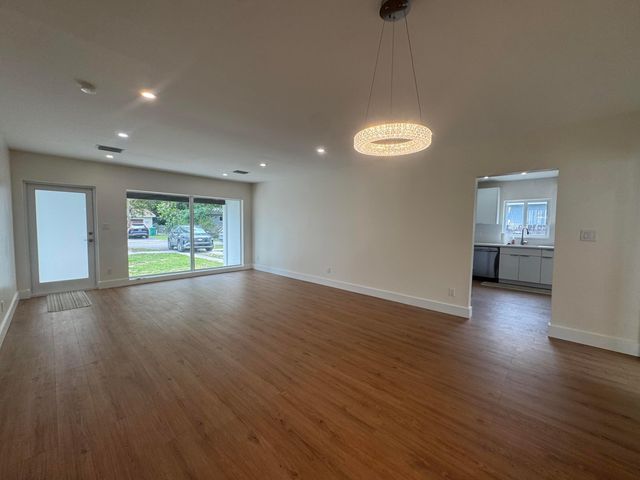 725 NE 160th Terrace, Miami, FL 33162