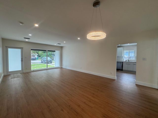 725 NE 160th Terrace, Miami, FL 33162