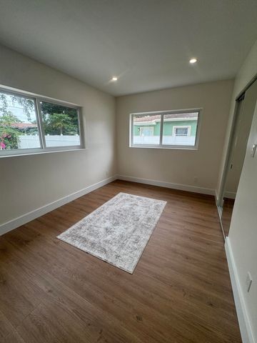 725 NE 160th Terrace, Miami, FL 33162