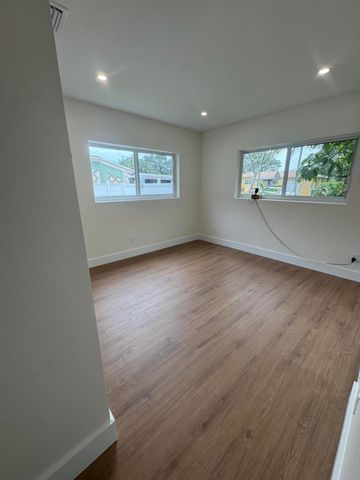 725 NE 160th Terrace, Miami, FL 33162