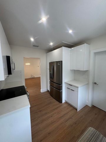 725 NE 160th Terrace, Miami, FL 33162