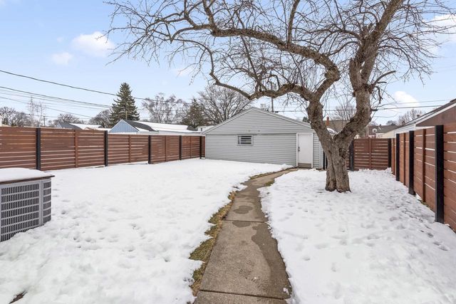 3238 N 86th STREET, Milwaukee, WI 53222