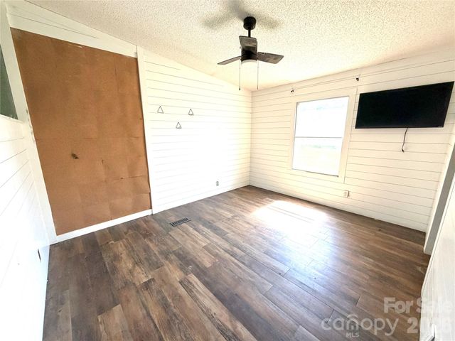 1050 Gold Mine Drive 6, Catawba, NC 28609