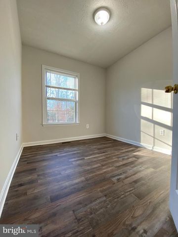 9609 COVENTRY CREEK DR, Fredericksburg, VA 22408