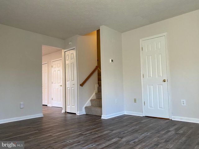 9609 COVENTRY CREEK DR, Fredericksburg, VA 22408