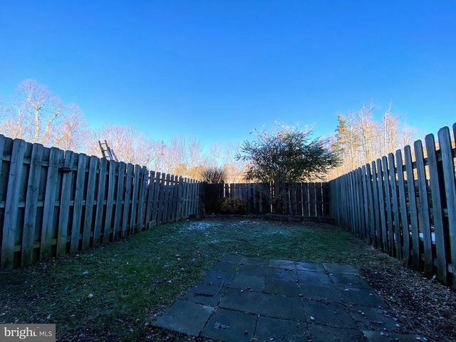 9609 COVENTRY CREEK DR, Fredericksburg, VA 22408