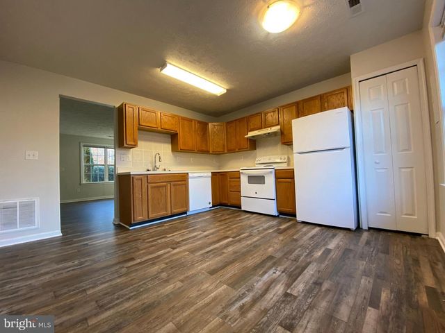 9609 COVENTRY CREEK DR, Fredericksburg, VA 22408