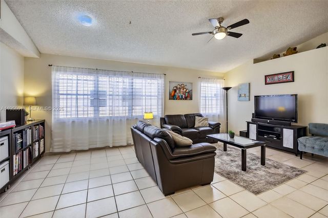 7306 NW 1st Mnr, Plantation, FL 33317