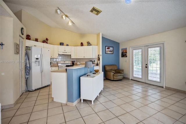 7306 NW 1st Mnr, Plantation, FL 33317