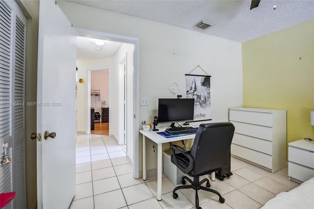 7306 NW 1st Mnr, Plantation, FL 33317
