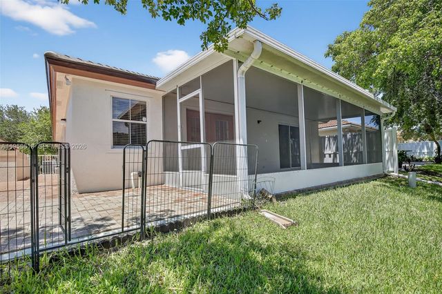 7306 NW 1st Mnr, Plantation, FL 33317