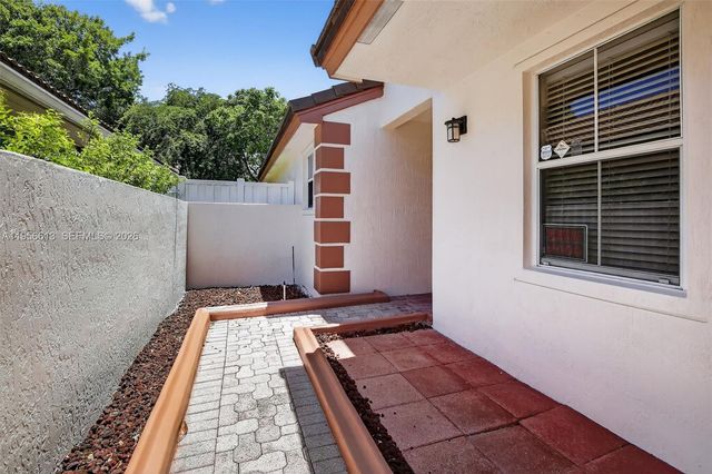 7306 NW 1st Mnr, Plantation, FL 33317