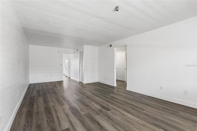 5080 LOCUST STREET NE 322, St Petersburg, FL 33703