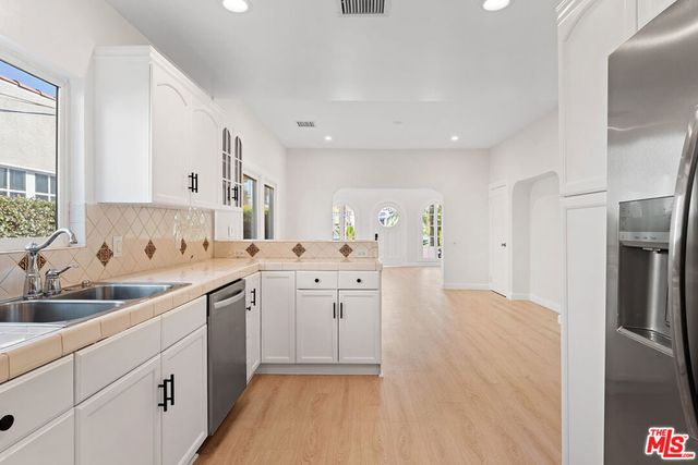 623 N Poinsettia Place, Los Angeles, CA 90036