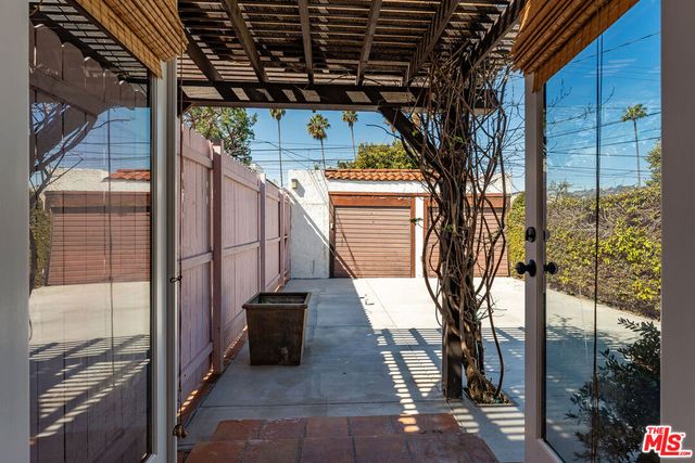 623 N Poinsettia Place, Los Angeles, CA 90036