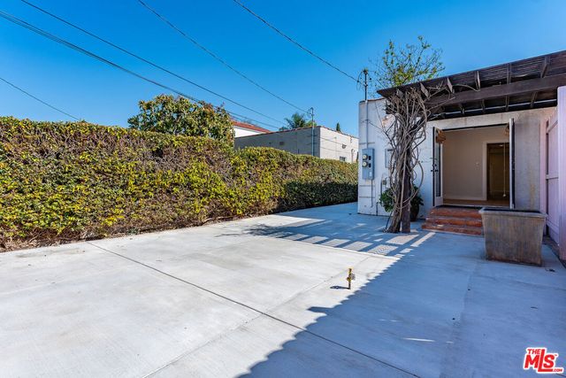 623 N Poinsettia Place, Los Angeles, CA 90036