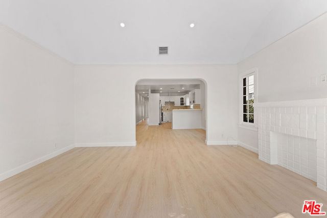 623 N Poinsettia Place, Los Angeles, CA 90036