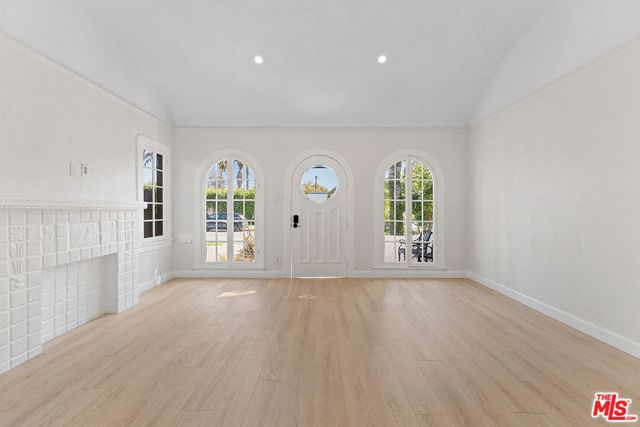 623 N Poinsettia Place, Los Angeles, CA 90036