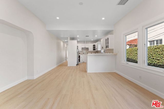 623 N Poinsettia Place, Los Angeles, CA 90036