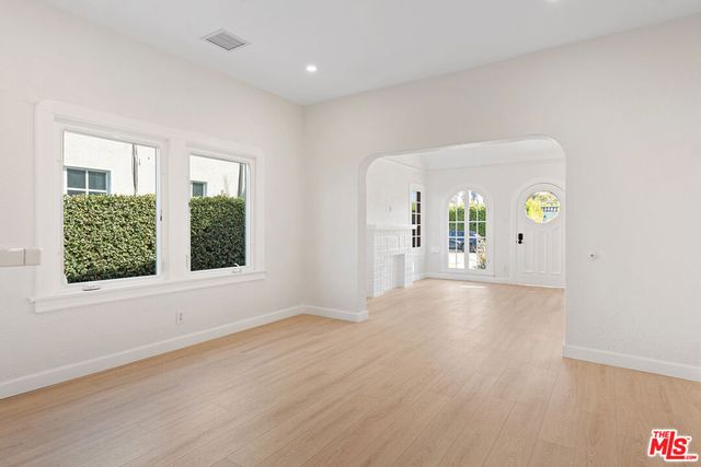 623 N Poinsettia Place, Los Angeles, CA 90036