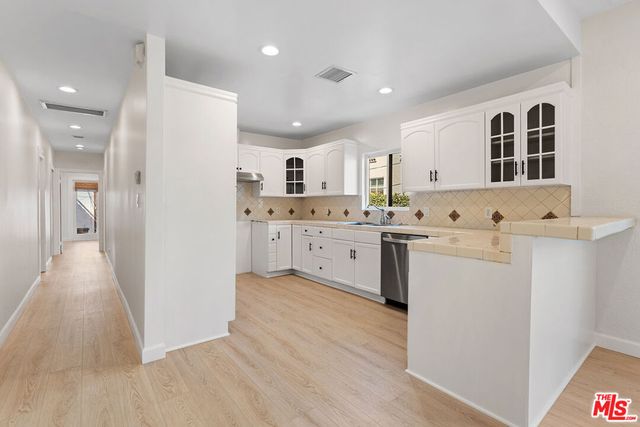 623 N Poinsettia Place, Los Angeles, CA 90036