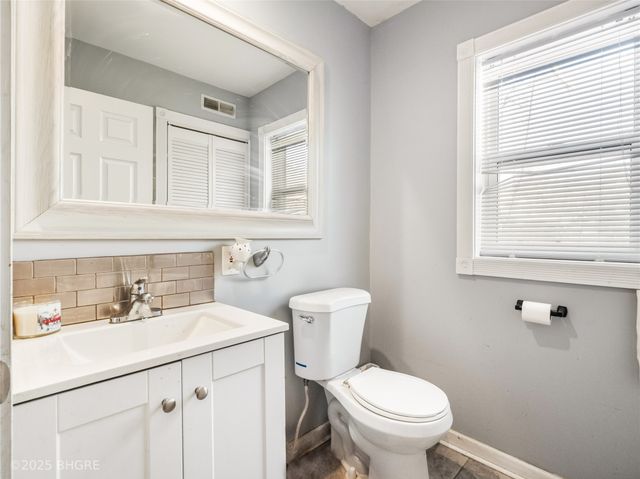 2731 Franklin Avenue, Des Moines, IA 50310