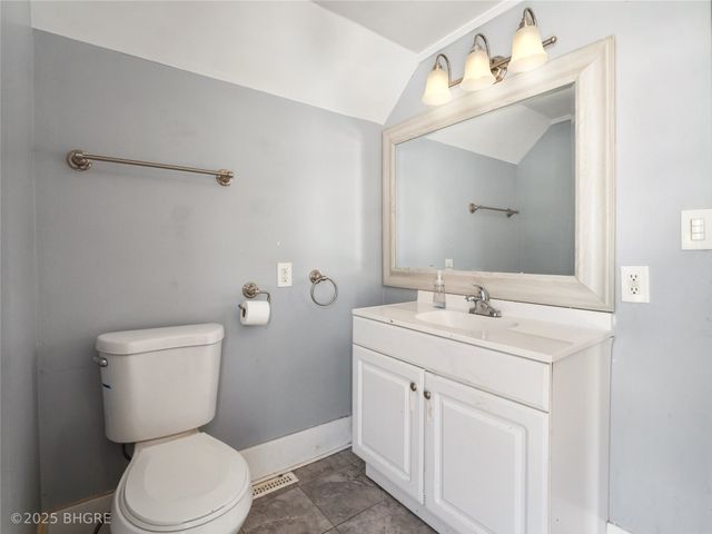 2731 Franklin Avenue, Des Moines, IA 50310