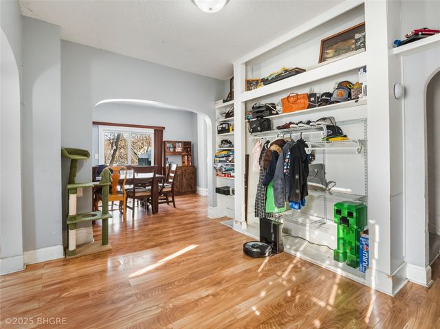 2731 Franklin Avenue, Des Moines, IA 50310