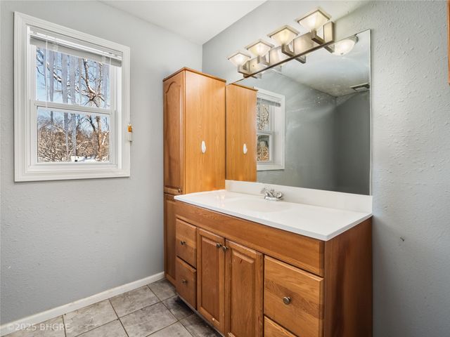 2731 Franklin Avenue, Des Moines, IA 50310