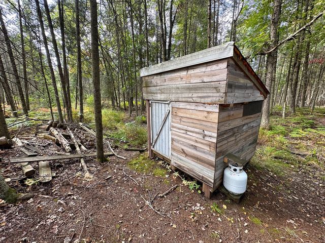 596 N River Road, Lake, MI 48632