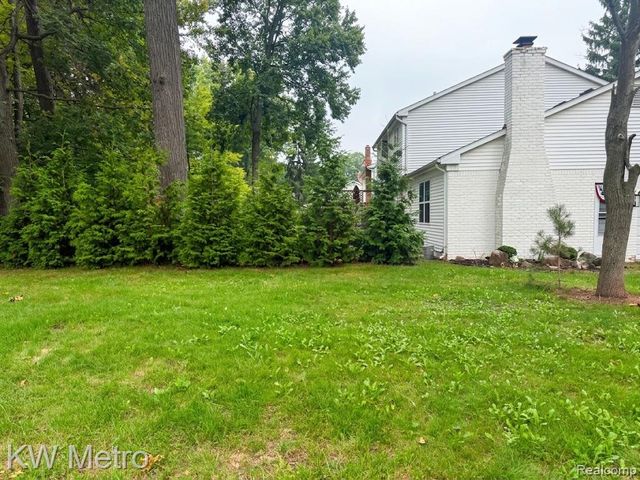 1476 Chanticlair Circle, Wixom, MI 48393