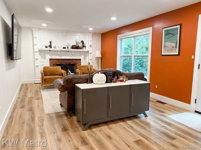 1476 Chanticlair Circle, Wixom, MI 48393